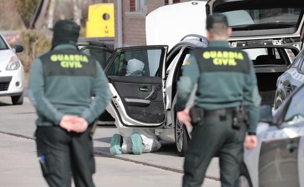 Los restos de pintura en el pantalón de Esther no se corresponden con los del coche de Óscar S.