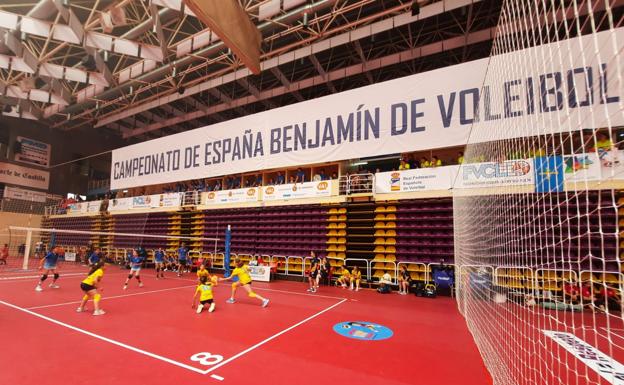 47 equipos y más de 400 deportistas dan forma al Campeonato de España benjamín de voley