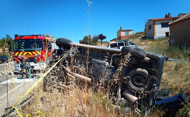 Seis heridos al volcar una furgoneta en Pesquera de Duero