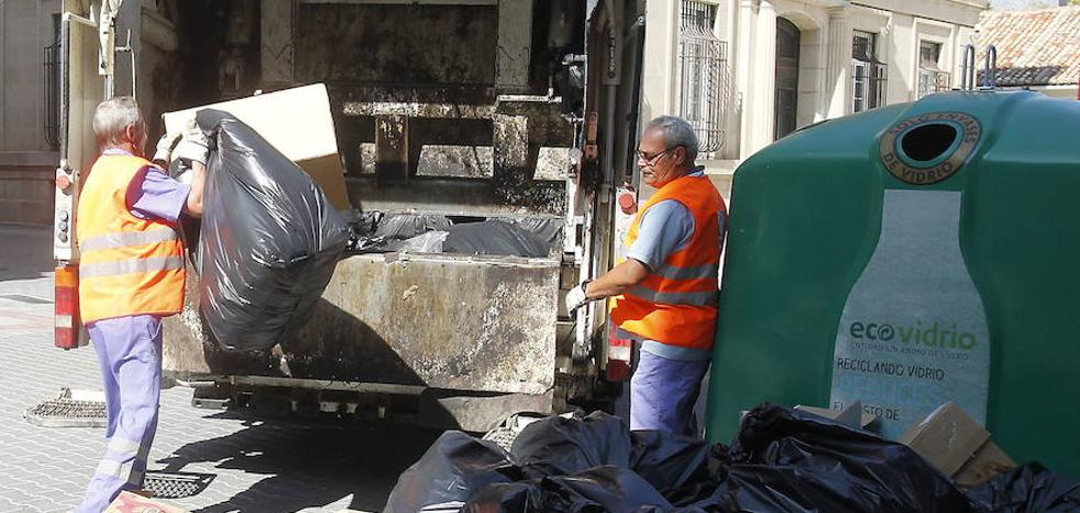 Huelga indefinida de la recogida de basura en la comarca de Aguilar