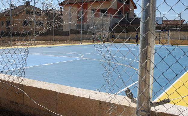 Los vándalos también estrenan la nueva pista deportiva de Tabanera