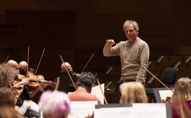 Thierry Fischer: «Los directores somos como el vino, mejoramos con el tiempo»