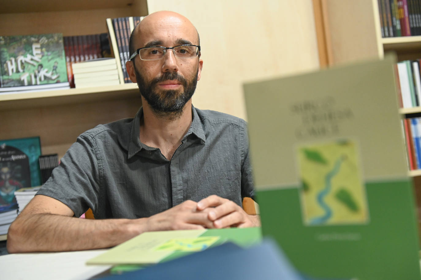 Pérez Sacau confronta en su poesía la desazón del encierro con la esperanza vital