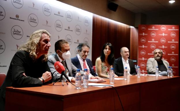 Javier Asiáin gana el premio José Zorrilla de poesía con una apuesta por «la alegría de vivir»