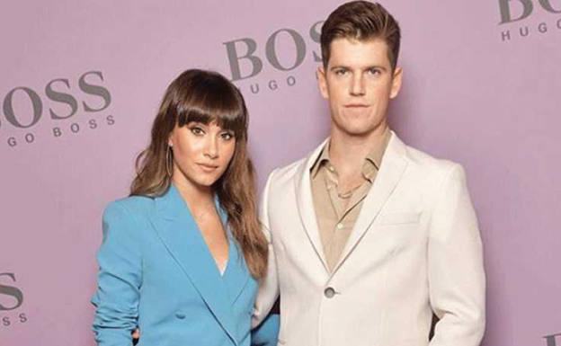 Aitana cumple 23 años en compañía de Miguel Bernardeau y sus suegros, Ana Duato y Miguel Ángel, en Ibiza