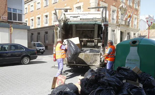 Desconvocada la huelga de recogida de basura en la comarca de Aguilar