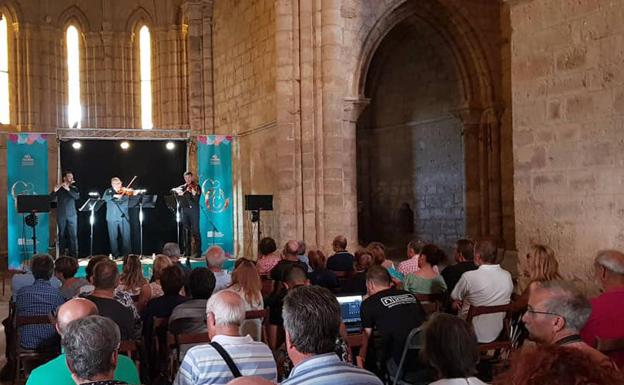 Las Santas Reliquias ayudan al monasterio de Santa Cruz