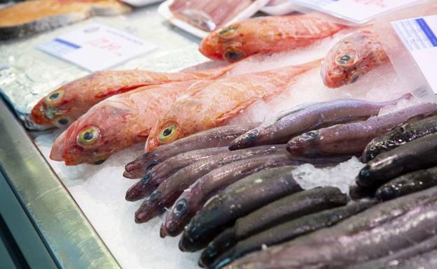 El peligro de comer la piel del pescado