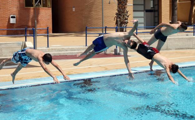Siete bañistas sufren lesiones medulares cada verano por tirarse de cabeza