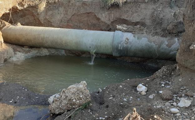 «Nos sobra agua, pero no podemos disponer de ella por fugas»