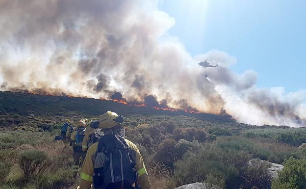 Declarado el nivel 1 en el incendio que desde esta tarde afecta a San Esteban del Valle, en Ávila