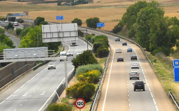 Diez consejos de la DGT para no dormirse al volante este verano