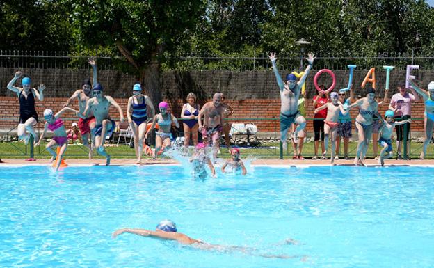 Valladolid se lanza al agua para apoyar a los enfermos con esclerosis múltiple