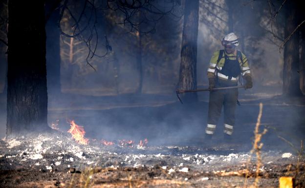 El operativo controla el fuego en Villanueva del Conde, que baja a nivel 0