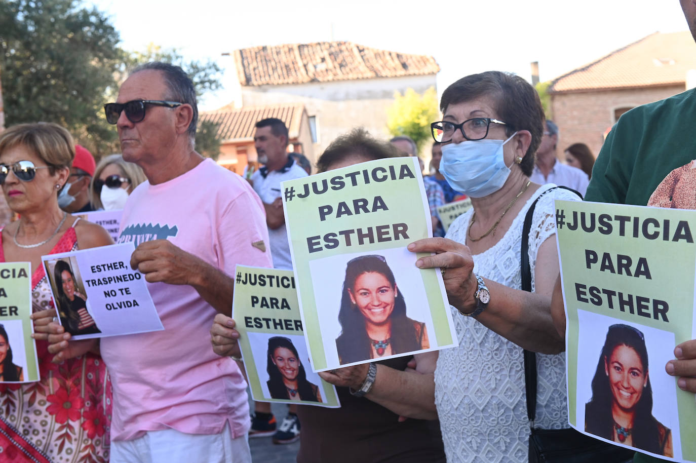 Concentración en Traspinedo seis meses después de la muerte de Esther López