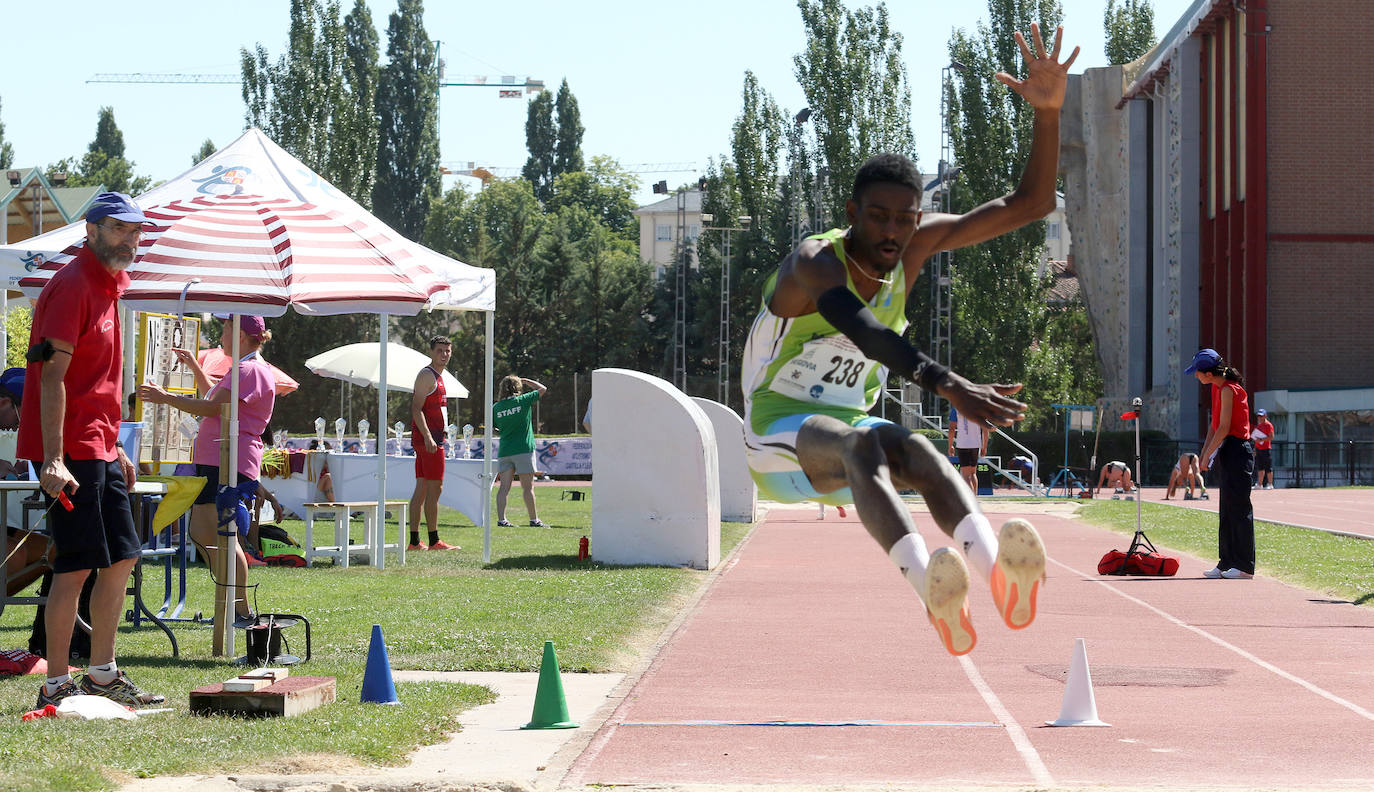 El día en que las pistas de atletismo se visten de largo