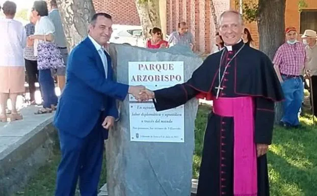 El arzobispo de Peñafiel recibe el homenaje de Villaverde de Íscar
