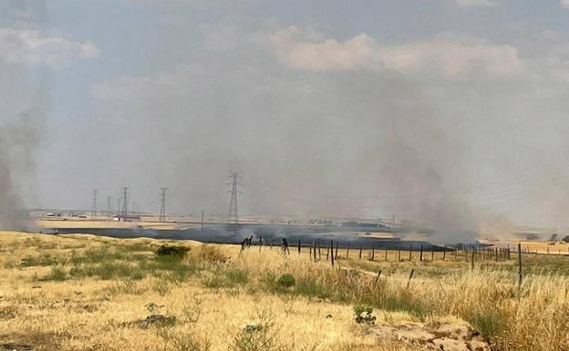 Medio Ambiente controla un incendio entre Abades, Valverde y Martín Miguel