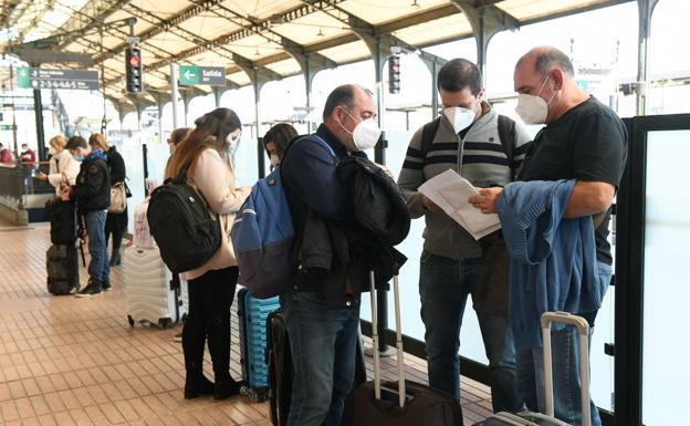 Usuarios del Ave piden a la Junta que se sume al Gobierno central y bonifique los viajes laborales a Madrid