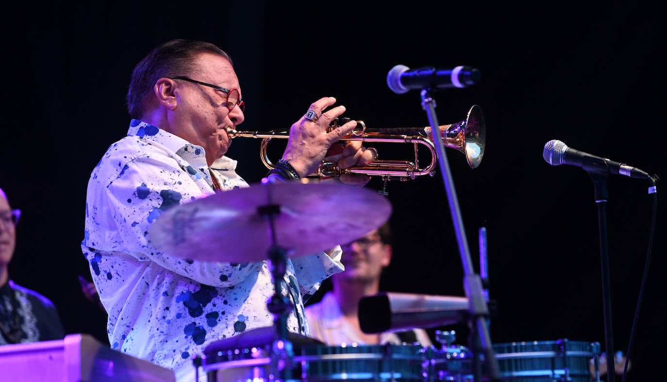 Arturo Sandoval suscribe su leyenda viva en Universijazz