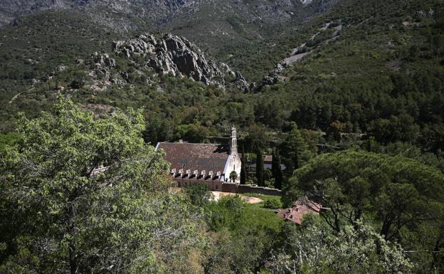 Evacuados diez monjes del monasterio de Las Batuecas