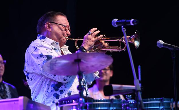 Arturo Sandoval suscribe su leyenda viva en Universijazz