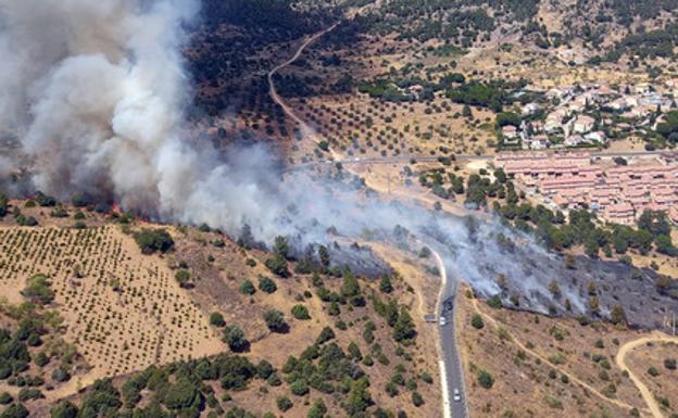 Evacuado un brigadista en el incendio de Cebreros tras sufrir un golpe de calor