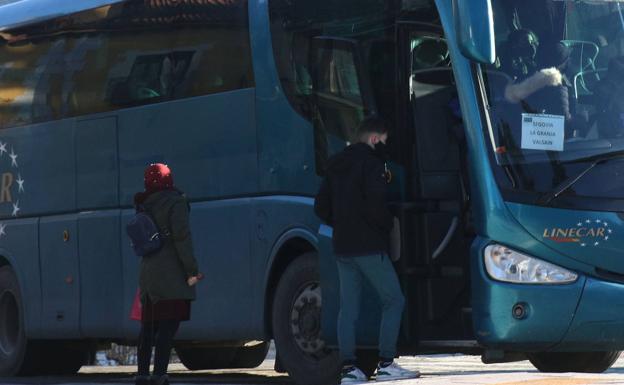 IU llama a la movilización contra la supresión de paradas de autobús en Segovia