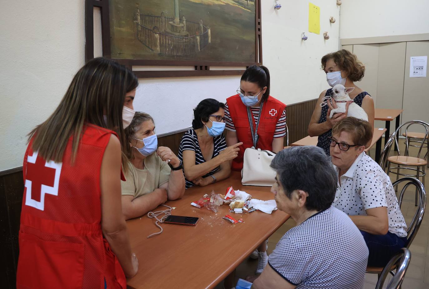 Más de 120 voluntarios de Cruz Roja apoyan en las labores de extinción de los incendios de Salamanca