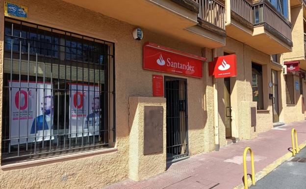 Atracan en «30 ó 40 segundos» la oficina del Santander en San Cristóbal de Segovia