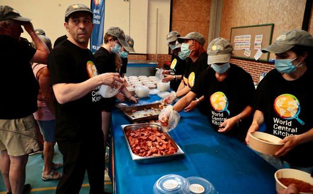 Hosteleros de Las Navas se alían con el chef José Andrés para servir comidas a los afectados del incendio en Ávila