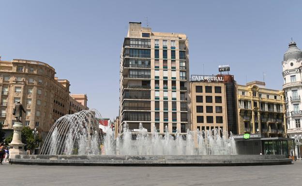 La fuente de Plaza Zorrilla renovará sus juegos de luces y chorros de agua