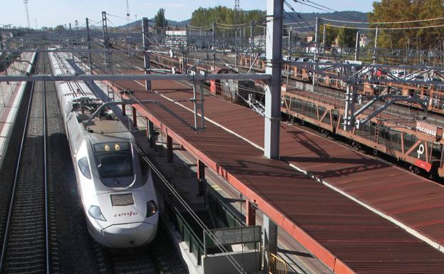 El nuevo Ave a Burgos comienza a circular este viernes sin paradas en Venta de Baños