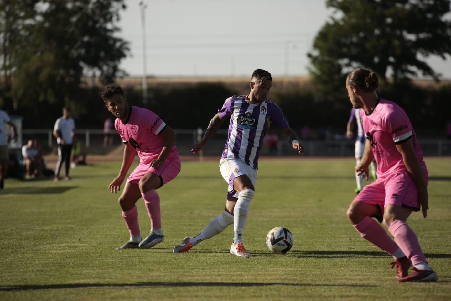 El Real Valladolid conquista el VIII Memorial UDS en Salamanca con media hora de buen nivel