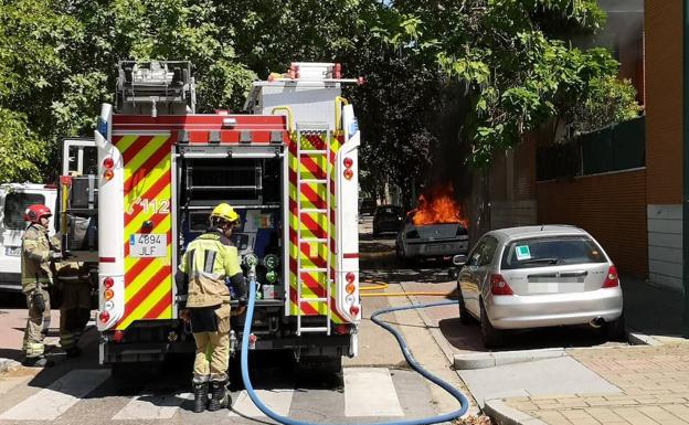 Arde un coche en Parque Alameda