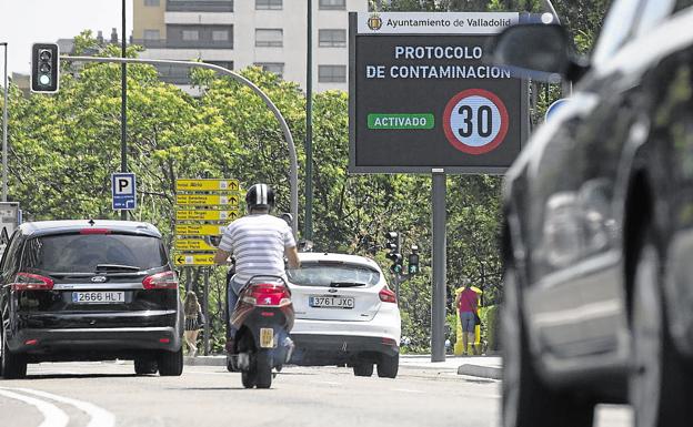 Valladolid limita desde hoy la velocidad del tráfico a 30 kilómetros por hora por la contaminación