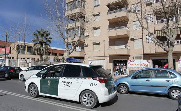 Sancionado un guardia civil que ofrecía vino sin IVA a restaurantes de la provincia