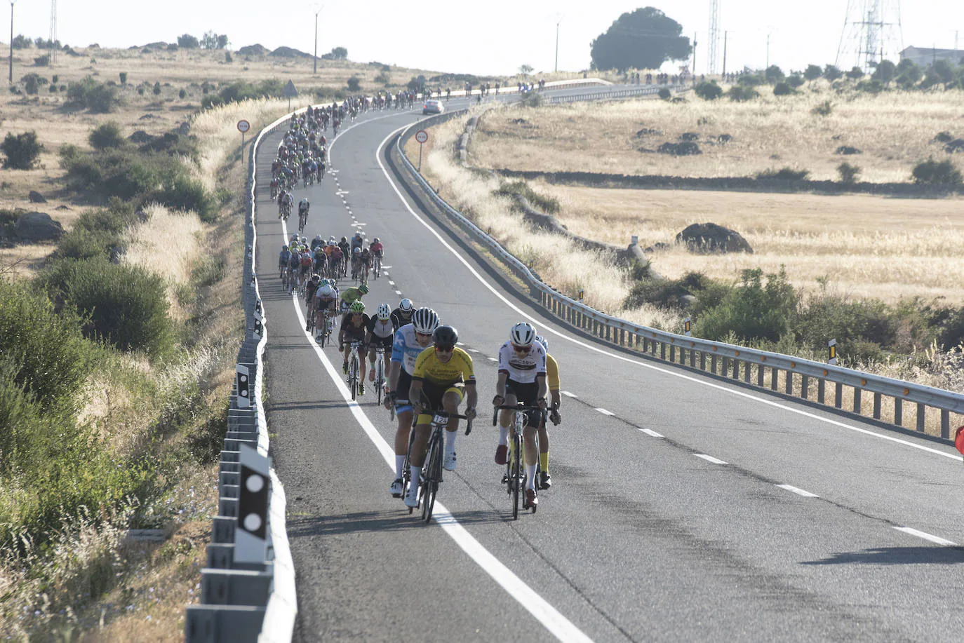 Medio millar de ciclistas participan en 'La Nico'