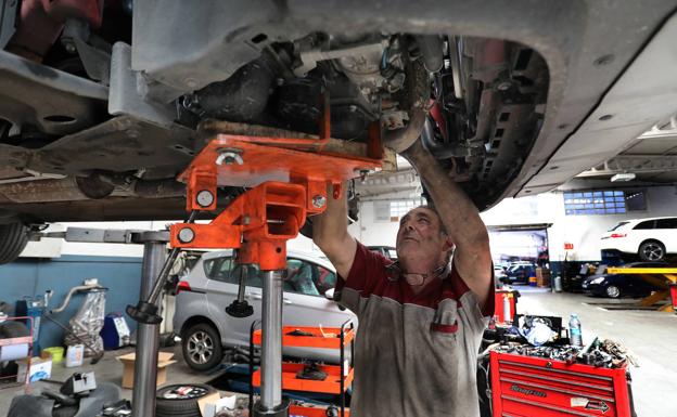 Los talleres de coches de Palencia se encuentran desbordados por las revisiones antes de las vacaciones