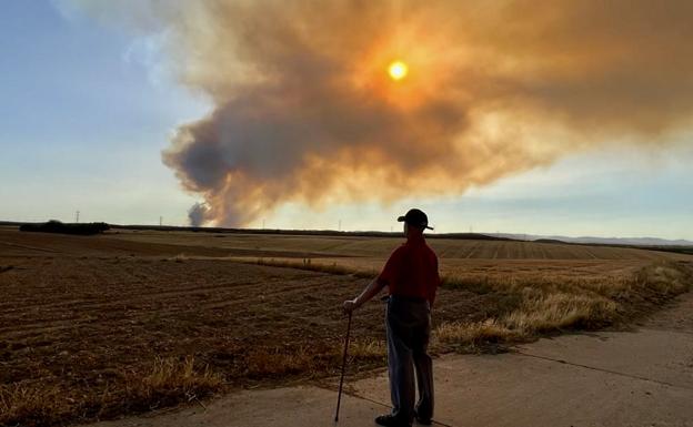 El Cecopi autoriza el realojo de las seis localidades evacuadas anoche por el incendio de Vegalatrave