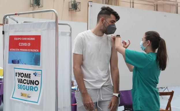 El 35% de los vacunados frente a la covid con ciclo completo no se ha puesto la dosis de refuerzo