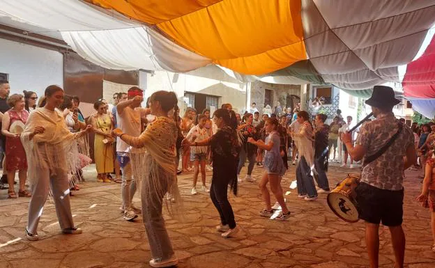 Herguijuela disfruta del Festival CUCA en un entorno patrimonial y natural privilegiado