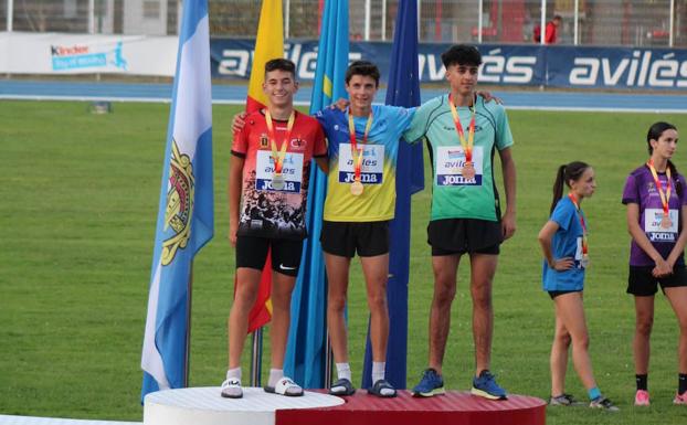 Los técnicos de fondo siguen al atleta segoviano Alejandro Domingo