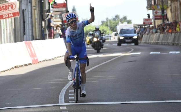 Simon Yates conquista Guijuelo y se apunta la XXXVI Vuelta a Castilla y León