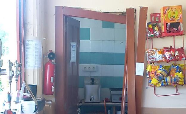 Desvalijan el bar de la piscina de La Seca y se llevan 8.000 euros en bebidas, cámaras y dinero