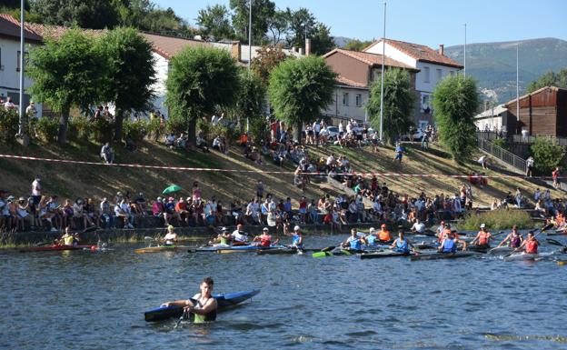 Un pueblo de fiesta al que cobijan su rica naturaleza y multitud de actividades para disfrutar