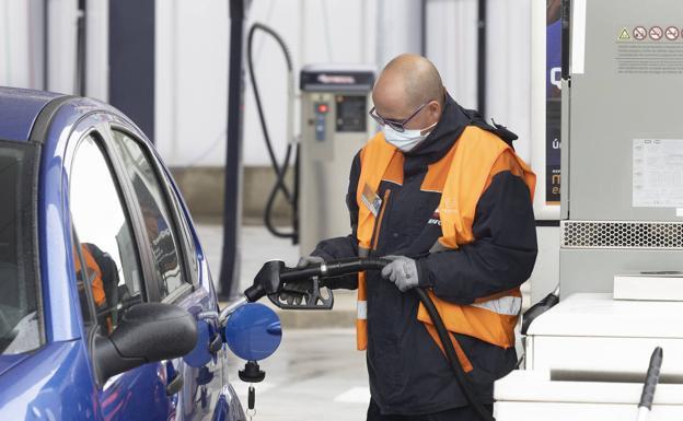 La gasolina cuesta siete céntimos menos que la semana pasada en Valladolid