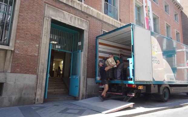 La Escuela de Arte de Valladolid inicia la mudanza 13 años después del derribo del IES Santa Teresa