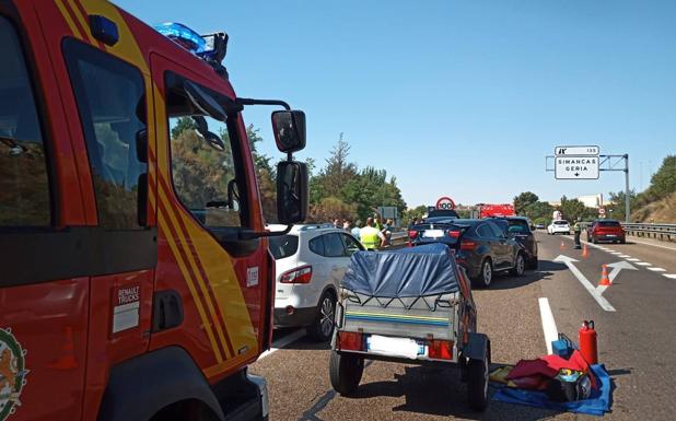 Un choque en cadena con seis vehículos implicados en la A-62 se salda con una herida leve