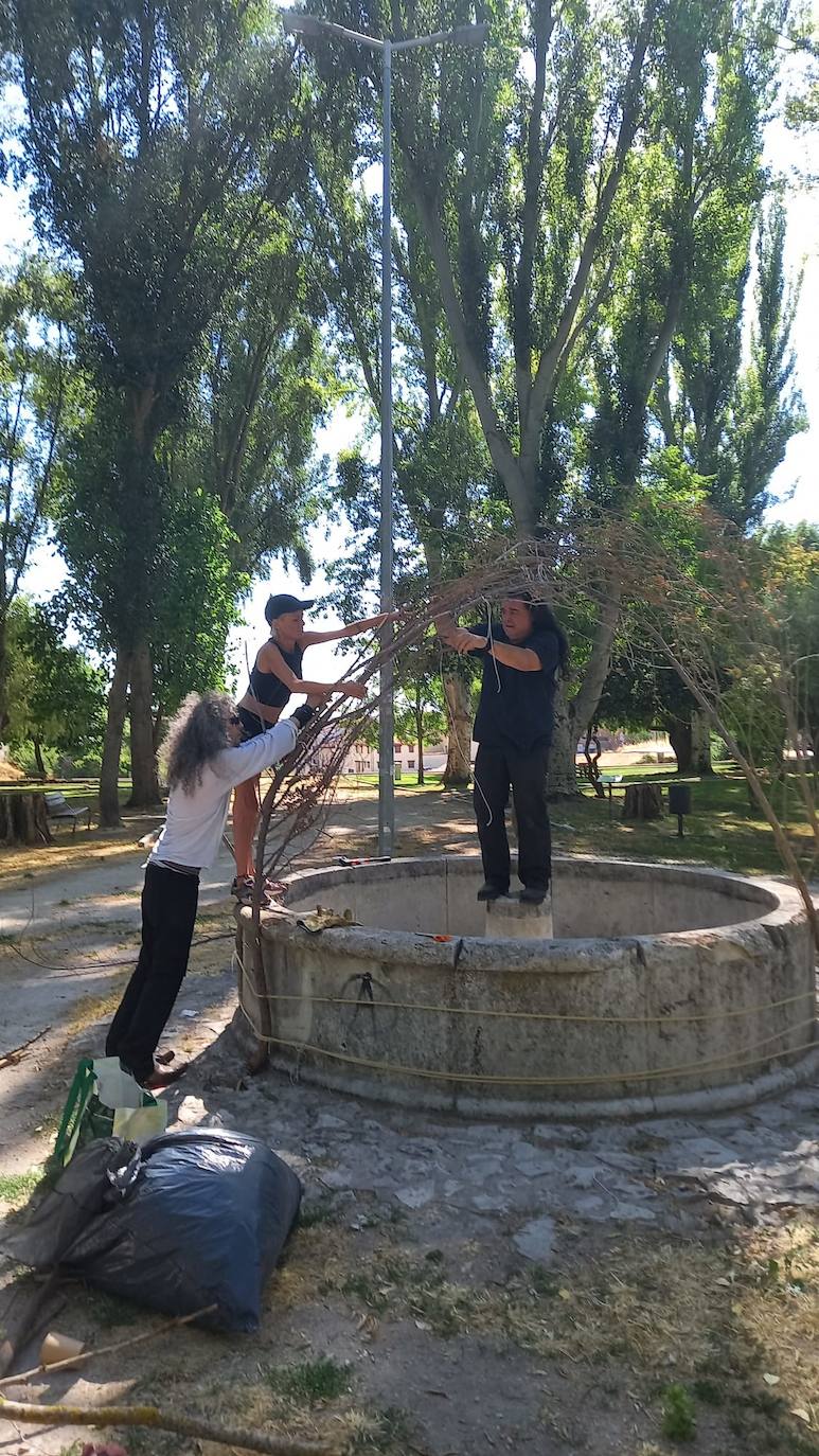 Land Art pone en Cuéllar el foco sobre la amenaza del fuego y la esperanza del agua